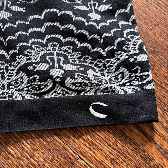 Black and White Patterned Tank Top - Picture 9 of 9